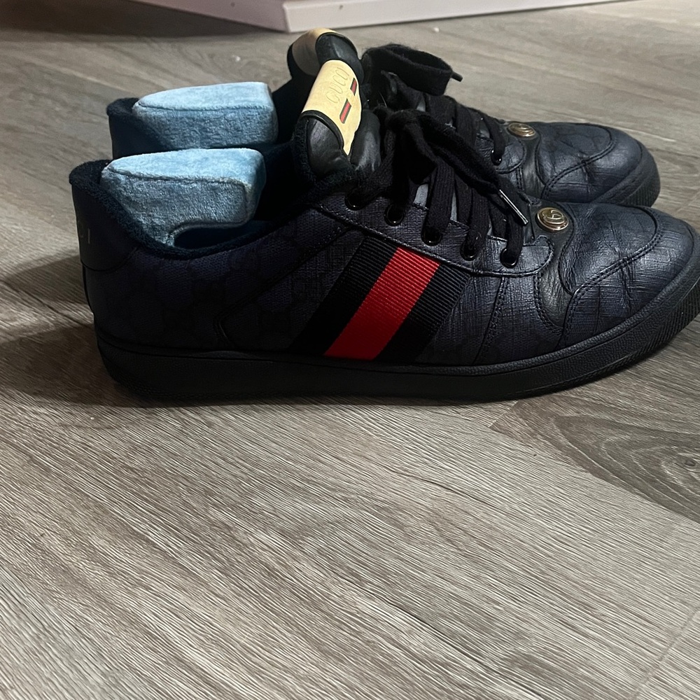 Gucci Men's Navy and Red Stripe Sneakers